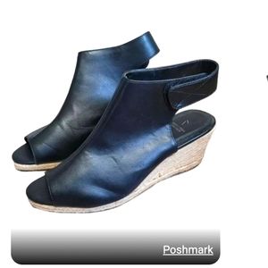 Vera Wang Esperillda Wedges size 10 M new